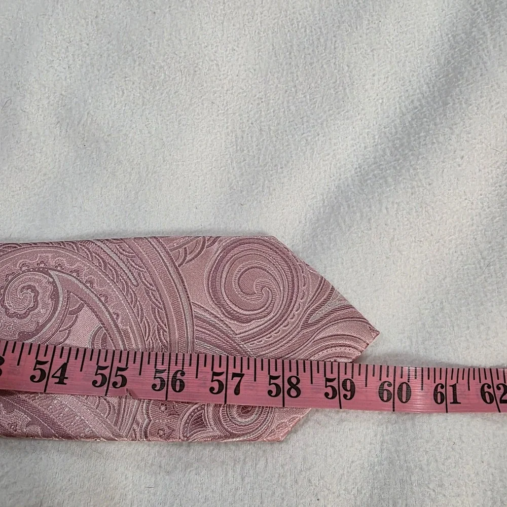 Donald J Trump Signature Collection Pink Paisley 100% Silk Mens Necktie RN121148
